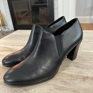 Women's ECCO Shape 55 Plateau Stack Shootie Sz. 9